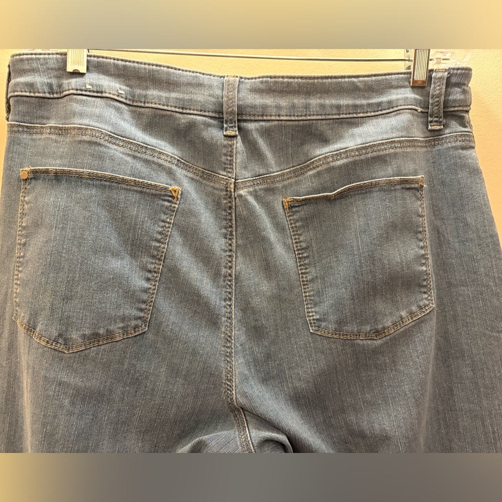Chico’s Perfect Stretch Girlfriend Wide Crop Pants Jeans Denim Like New Size 2.0 - Picture 3 of 8